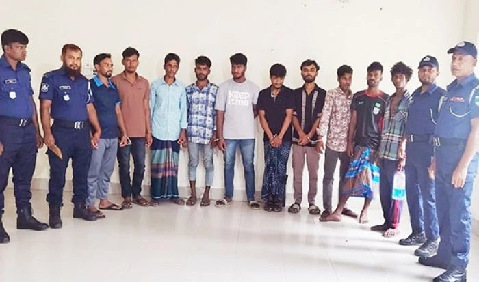 চিতলমারীতে পুলিশের অভিযানে মাদক কারবারি, সাজাপ্রাপ্ত ও পরোয়ানাভুক্তসহ ১১ জন আইনের আওতায়